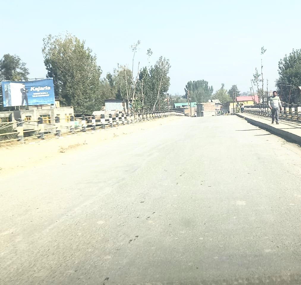 PWD Pulwama Neglects Samboor Bridge, Roads Macadamisation