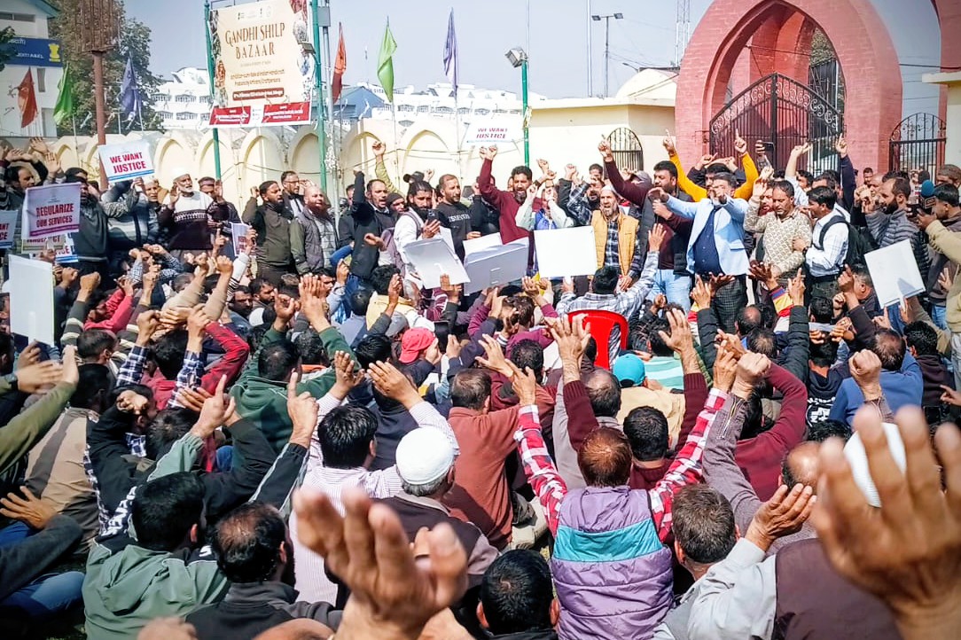 Daily Rated Workers Stage Protest in Srinagar, Demand Regularization, Fair Wages