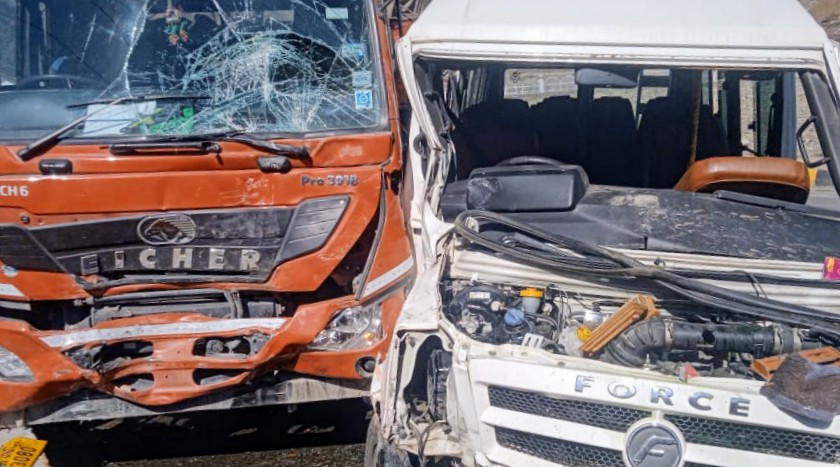 Six Tourists Injured in Road Accident at Sonamarg, Two Referred to SKIMS