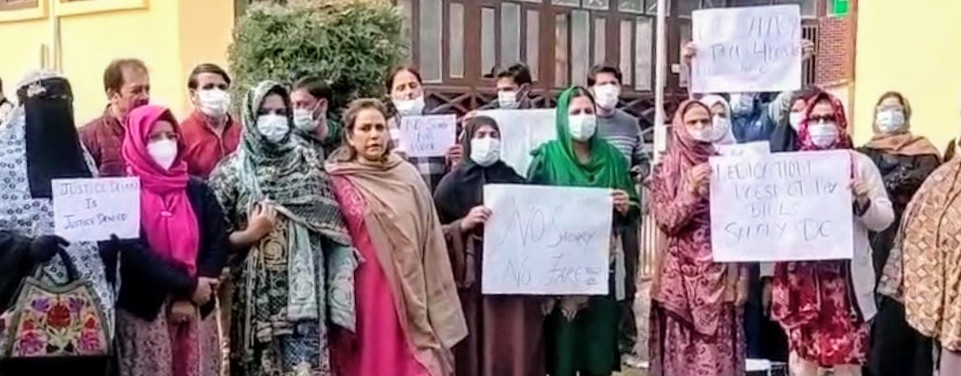 NHM Employees in Hajin Block Stage Protest Over Four-Month Salary Delay
