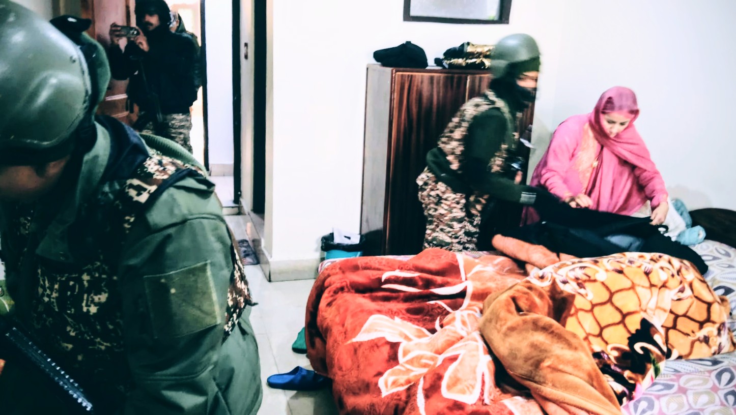 Srinagar Police, CRPF Launch CASO in Lalchowk, Conduct Surprise Hotel Checks