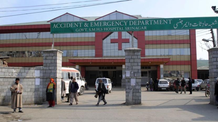 SMHS, GMC Srinagar to Remove Unidentified Lockers Occupying Hospital Corridors