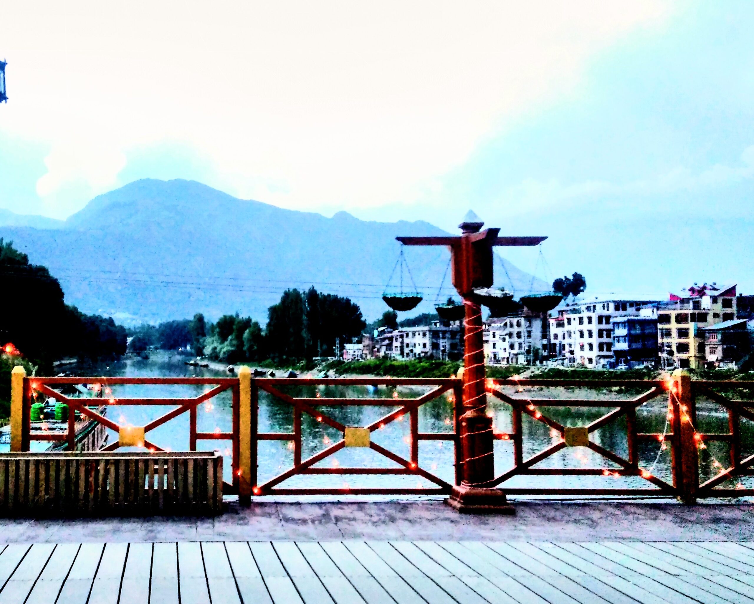 Authorities Shut Bridge Citing Safety Risks After Structural Assessment in Central Kashmir’s Chadoora