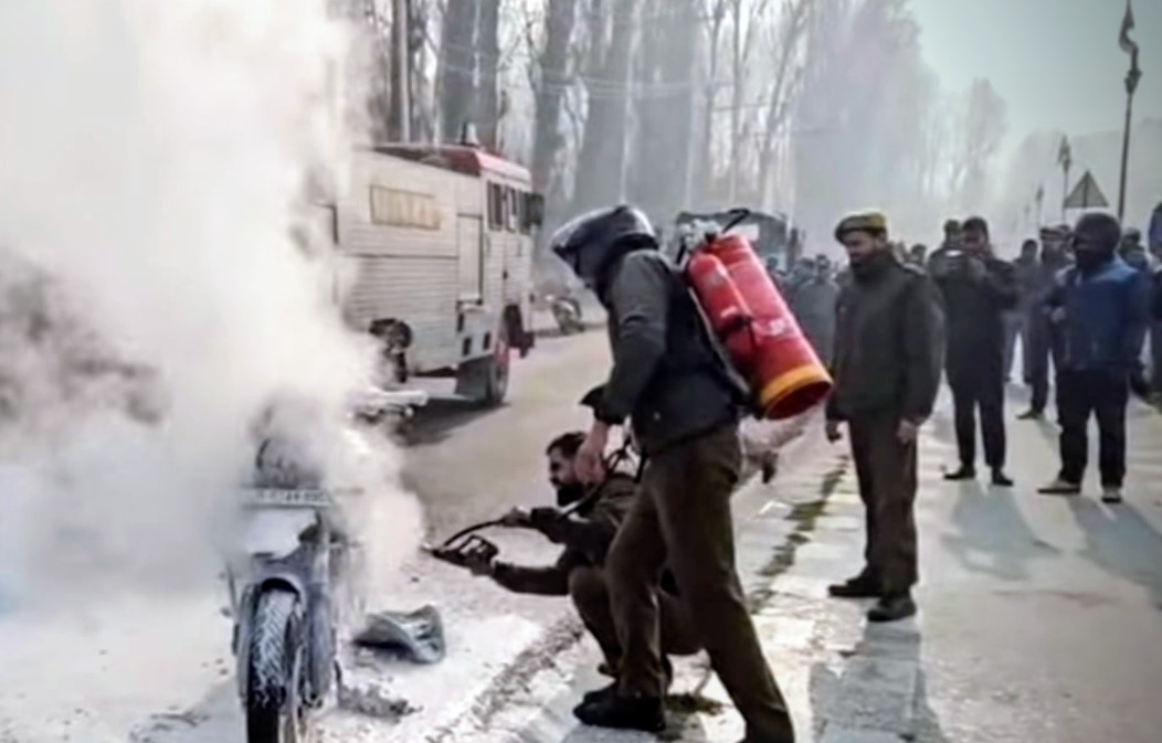 Technical Fault Sparks Motorcycle Blaze on Boulevard Road