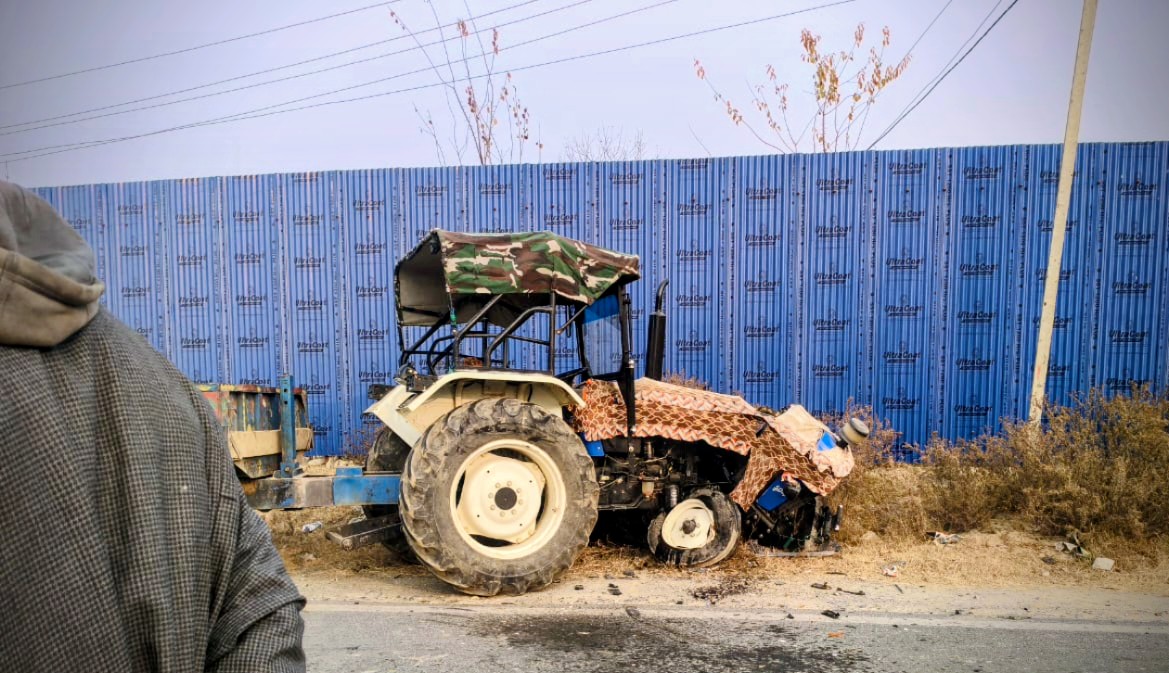 Collision Between Tractor, Tavara Leaves Several Injured in Tral
