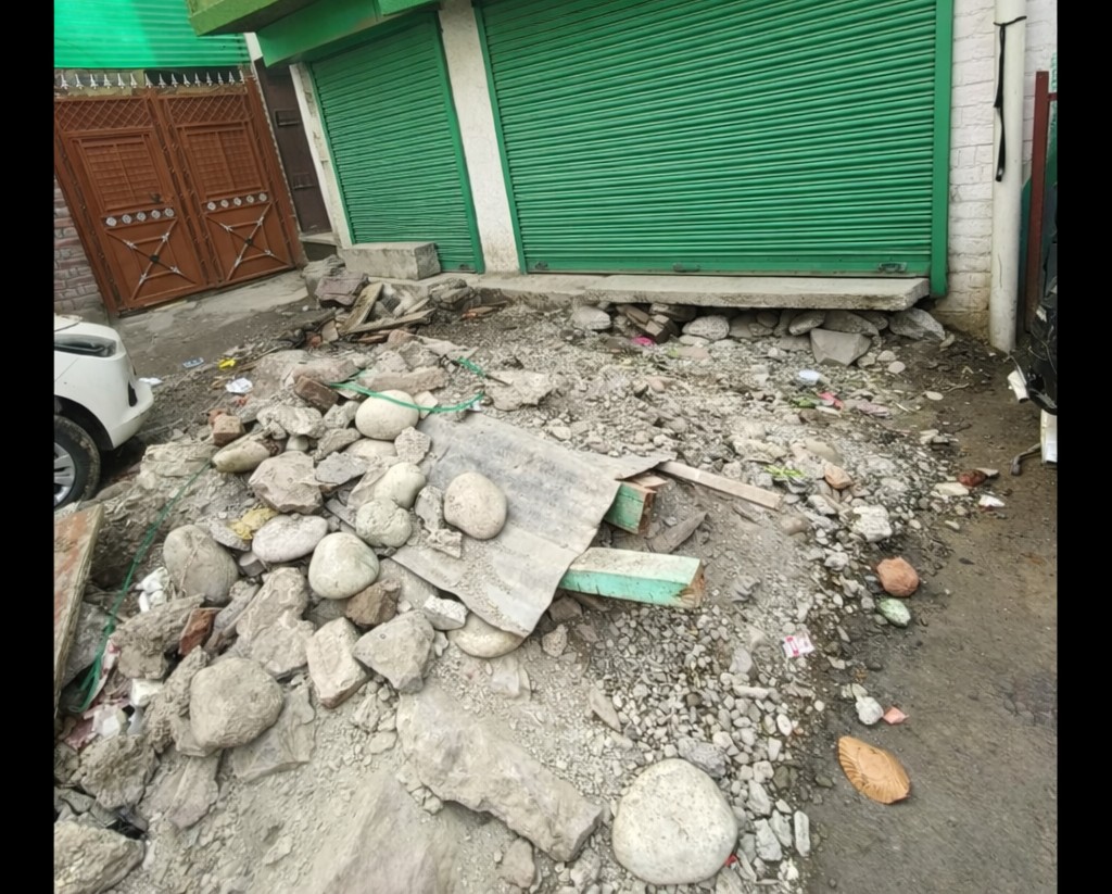 Locals appeal to clear construction debris near Masjid Sheikh Hamza at Kalashpora