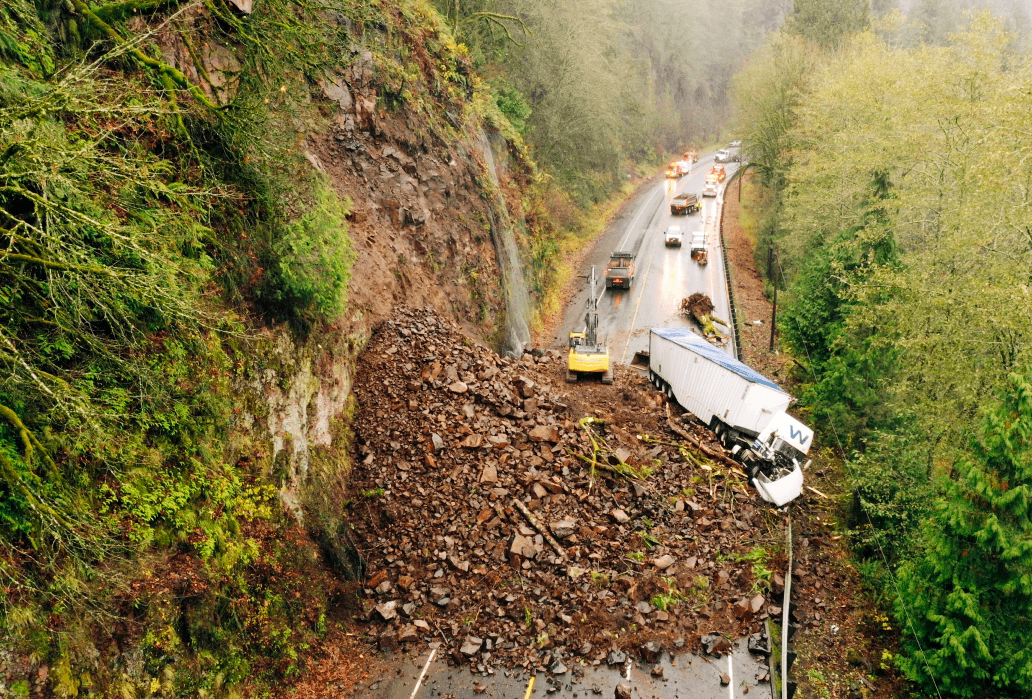 Fresh Landslide Disrupts Baramulla–Uri Highway Traffic