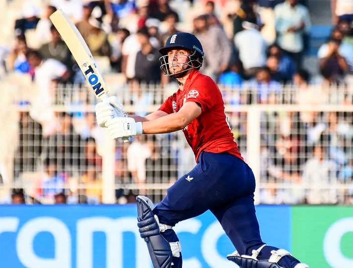 T20 World Cup: England beat New Zealand by four wickets. Pakistan stay alive for semis